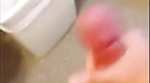 Osazo barbudo: paja en un wc publico - amateur bear daddy man