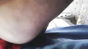 Papito me coje en el estacionamiento