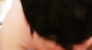 Alter schläft mit einem Jungen beim Amateur-Blowjob