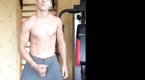 Muscled Amateur Man's Striptease Wow