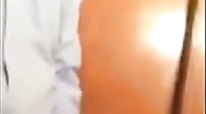 Aliviando a tensão no trabalho com o porteiro gostoso