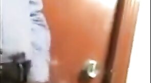 Aliviando a tensão no trabalho com o porteiro gostoso