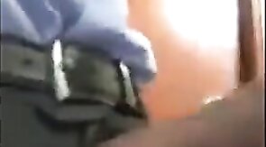 Aliviando a tensão no trabalho com o porteiro gostoso