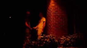 Sexo gay en callejón - Video amateur de hombresencalzones