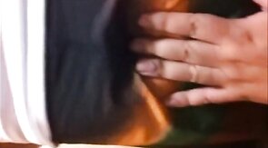 Dois caminhoneiros maduros transando no banheiro