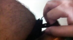 Dois caminhoneiros maduros transando no banheiro