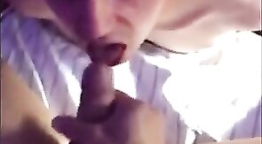 Alter Kerl bekommt einen Amateur Blowjob von einem jungen Mann